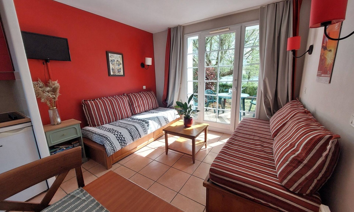 Marciac Apartment | Cottage on the shores of Lake Marciac
