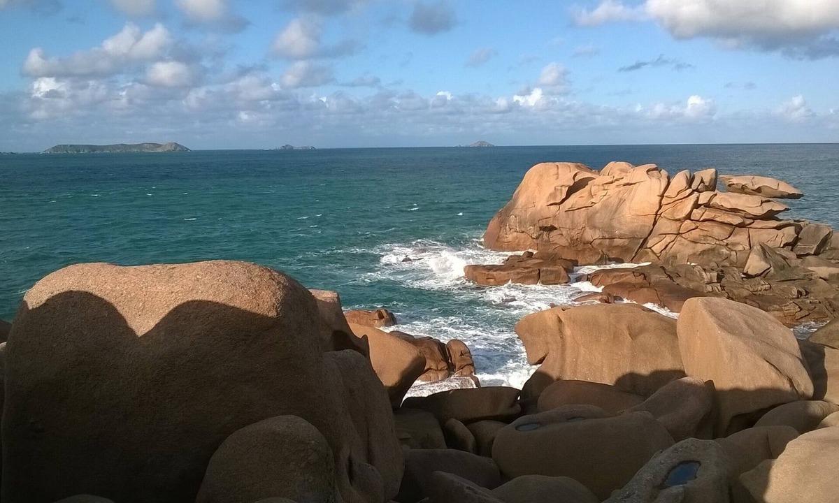 Ploubezre House | Cottage with garden, beautiful beaches and great coast easy to reach