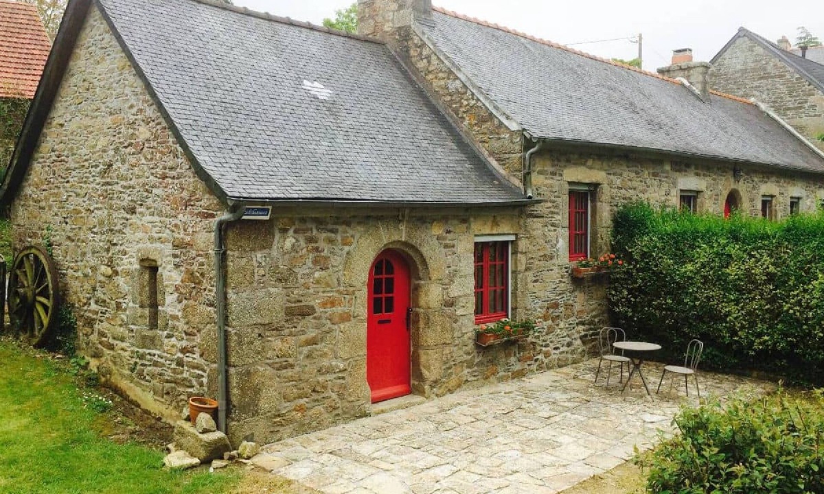 Plouegat-Moysan House | Cottages, bed and breakfasts in the heart of the North Finistère countryside.