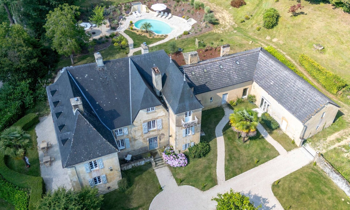 Anoye Villa | Country House 'Des Salettes' with Private Pool, Private Terrace and Wi-Fi
