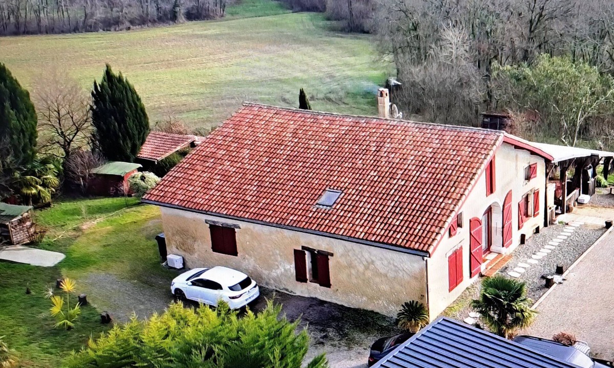 Pouillon House | Country House "Domaine Baraque" with Mountain View, Wi-Fi, and Air Conditioning