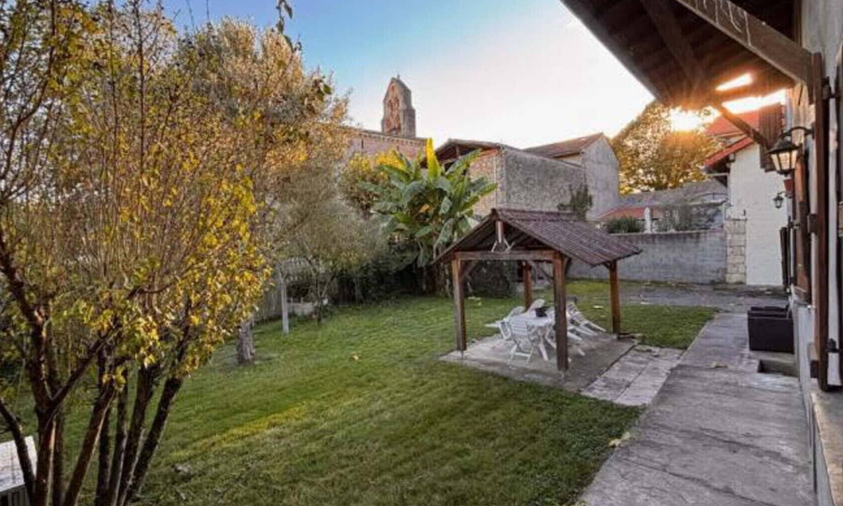 Montsaunes House | Country House "Le Petit Nid Des Templiers" with Private Terrace, Private Garden and Wi-Fi