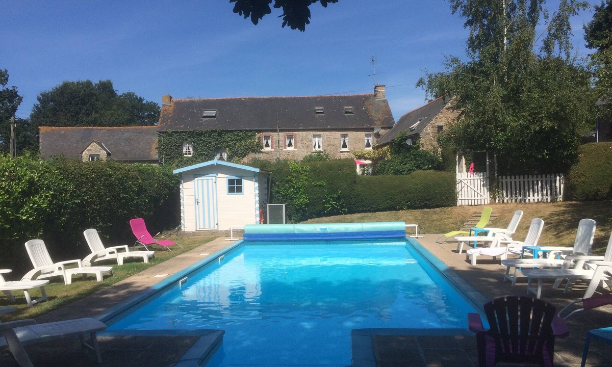 Plouguenast Cottage | Country Retreat Brittany Sleeps 4 + Cot, Heated Pool, Free Wifi, Pet Friendly