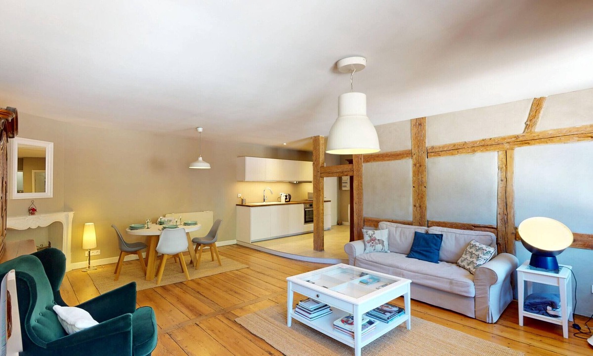 Andlau Apartment | Cour de l'Abbaye Andlau 4 adults 2 kids 2br