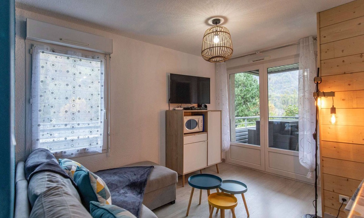 Luz-Saint-Sauveur Apartment | Cozy 2-Bedroom Apartment with Terrace, Pool, and Parking in Luz-Saint-Sauveur
