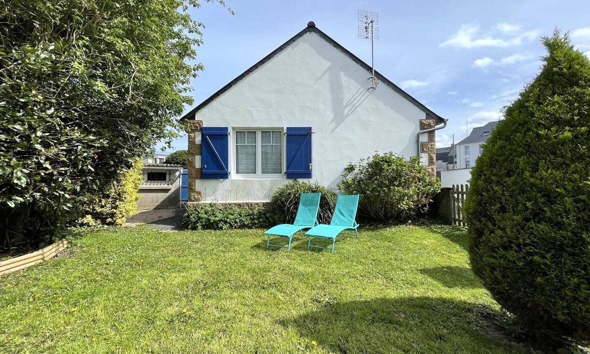 Perros-Guirec House | Cozy 3-Star House, Enclosed Garden, Close to Town Center, Wi-Fi, TV, Parking