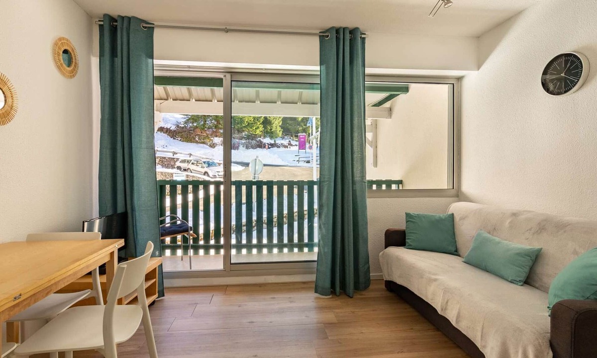 Eaux-Bonnes Apartment | Cozy apartment for 4 with balcony and ski locker in Gourette