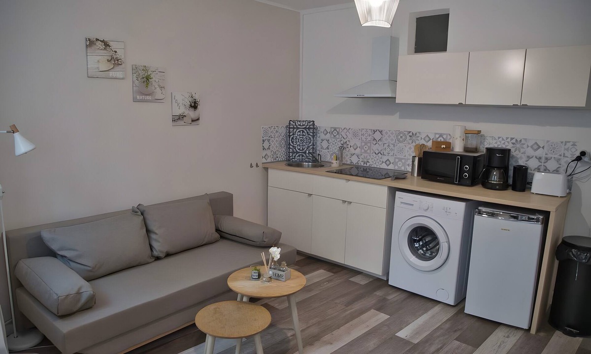 Joigny Apartment | Cozy Apartment in Joigny Historic Center – Sleeps 4