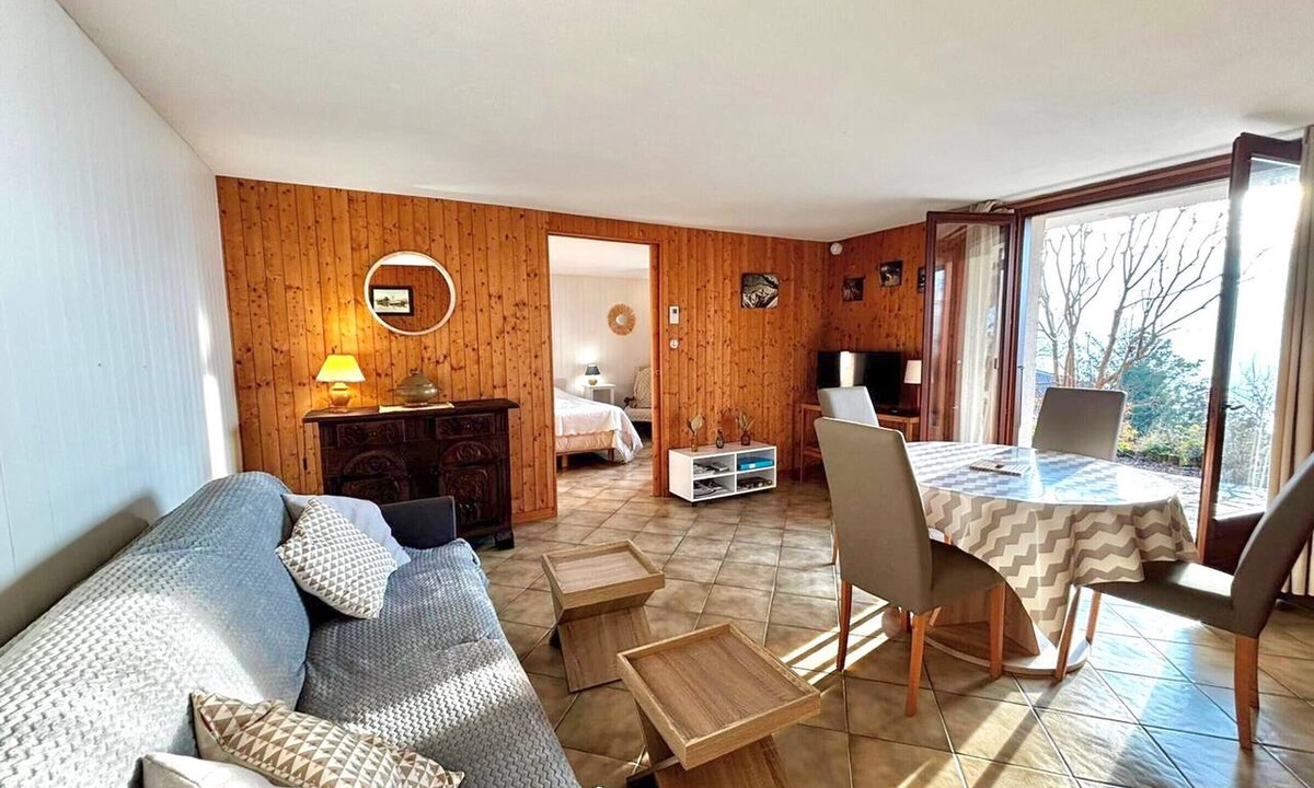 Veyrier-du-Lac Apartment | Cozy apartment with terrace and parking in Annecy