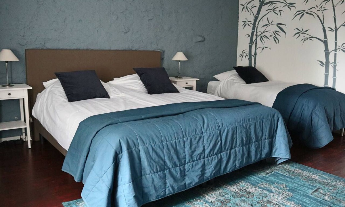 Grandrupt-de-Bains Bed & Breakfast | Cozy Blue Room at the Farm with Breakfast