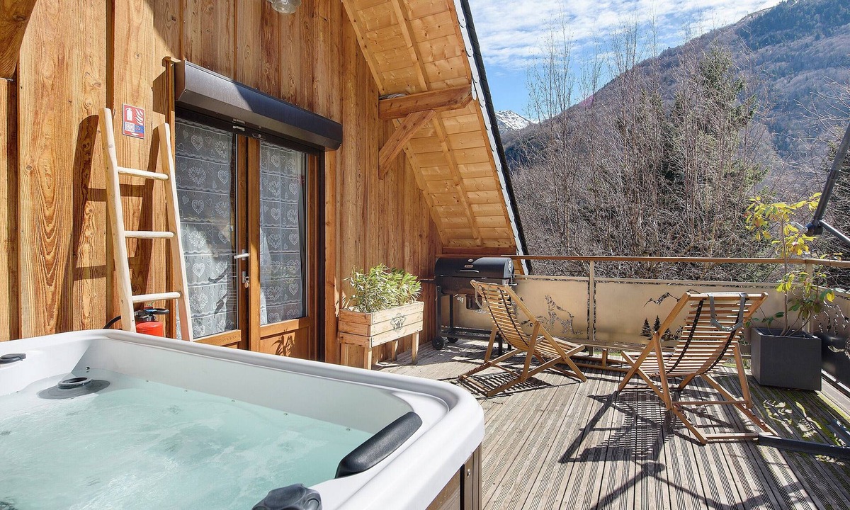Gedre Ski Chalet | Cozy chalet with stunning mountain views – perfect for families or friends