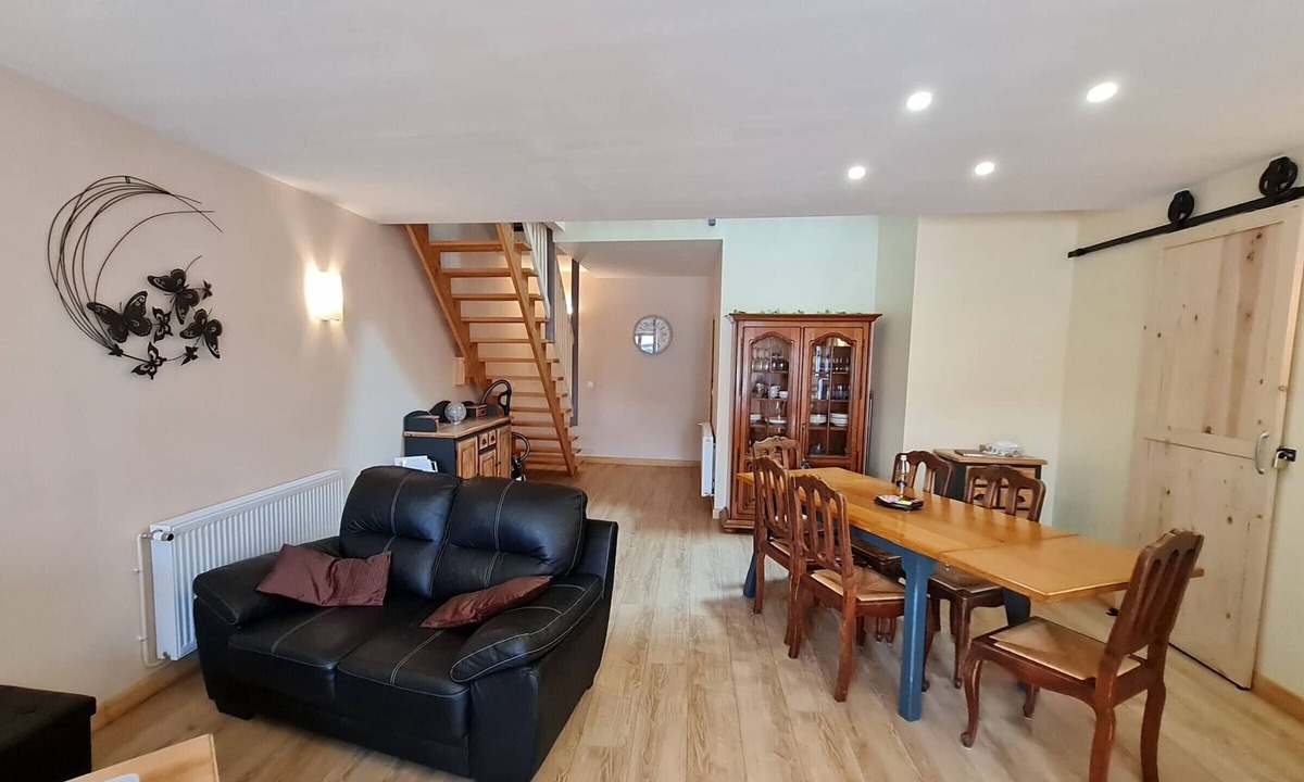 Vacqueville Cottage | Cozy Family-Friendly Cottage Near Lake Pierre-Percée with Forest Views and Children's Amenities