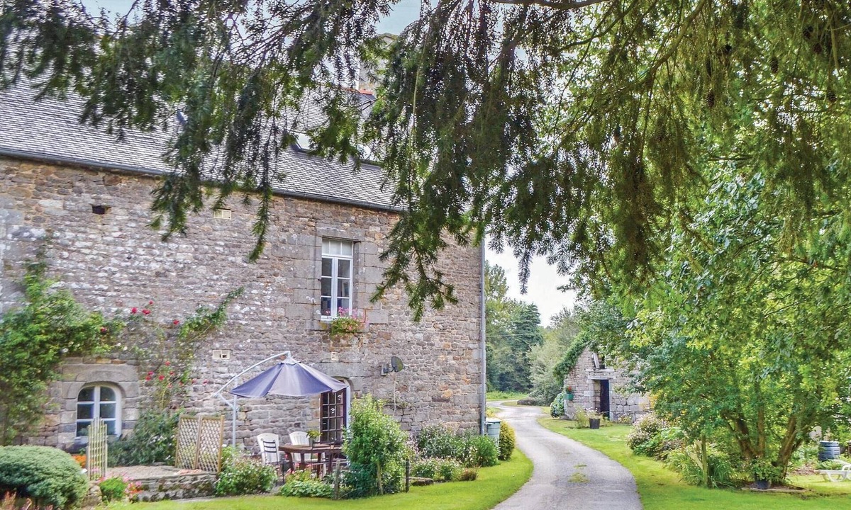 Bonnemain House | Cozy home in Bonnemain with WiFi