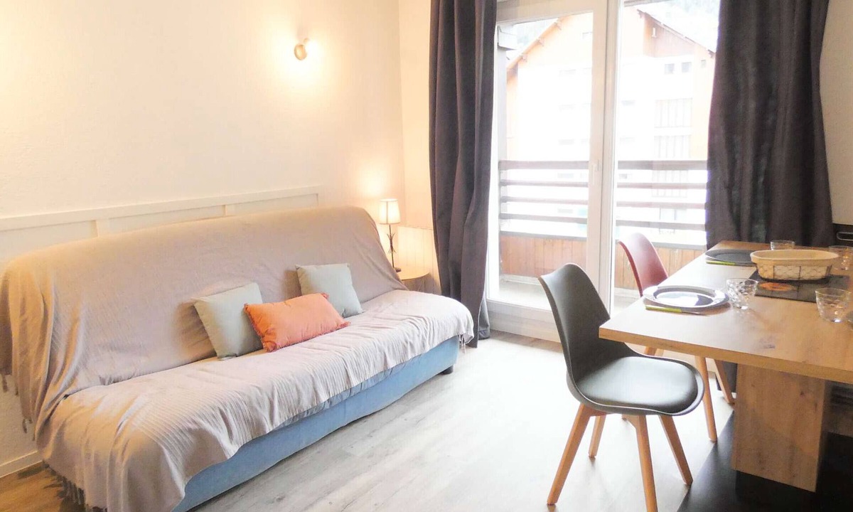 Saint-Lary-Soulan Apartment | Cozy T2 for 6 with Balcony, Parking, and Amenities in Saint-Lary-Soulan