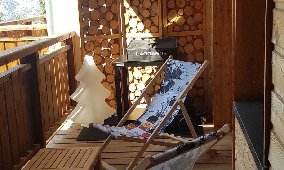 Mont-de-Lans Apartment | CRYSTAL CHALET APPT 52 M2 magnificent view of the Vallée Blanche, ski-in ski-out.