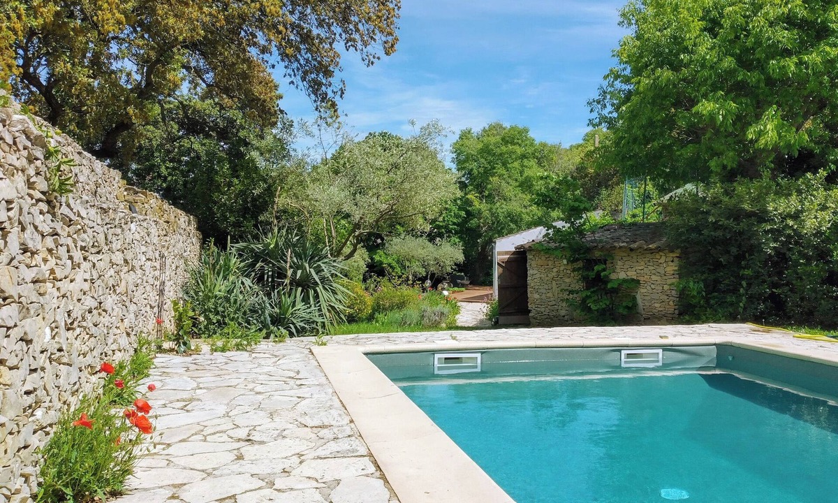 Les 3 Ponts House | Dans un Écrin de Verdure , Mazet et Piscine Privée Sans Vis-à-vis