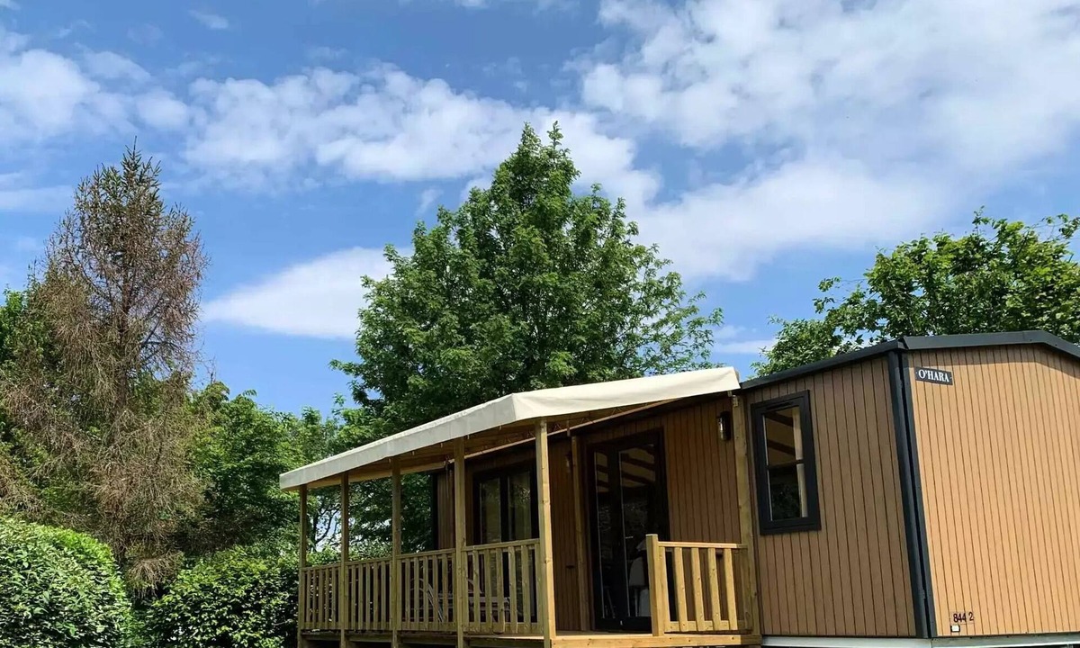 La Romieu House | Deluxe Riviera Mobile Home—Stunning view of the hills NEW—2 bedrooms/1 bathroom + AC—sleeps 6