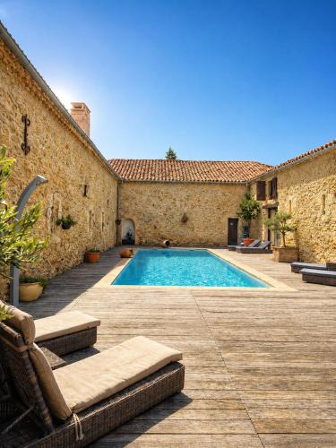 Vic-Fezensac Bed & Breakfast | Domaine de Pourrouquet - Chambres d'hôtes de charme avec piscine et spa inclus