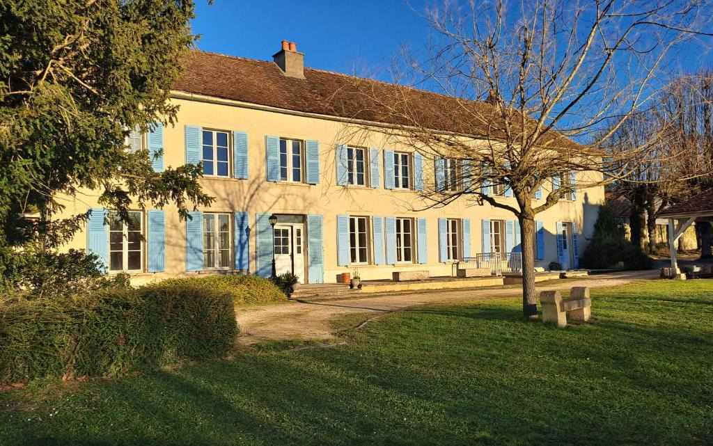 Ravieres House | Domaine des Tilleuls - Grand jardin avec piscine