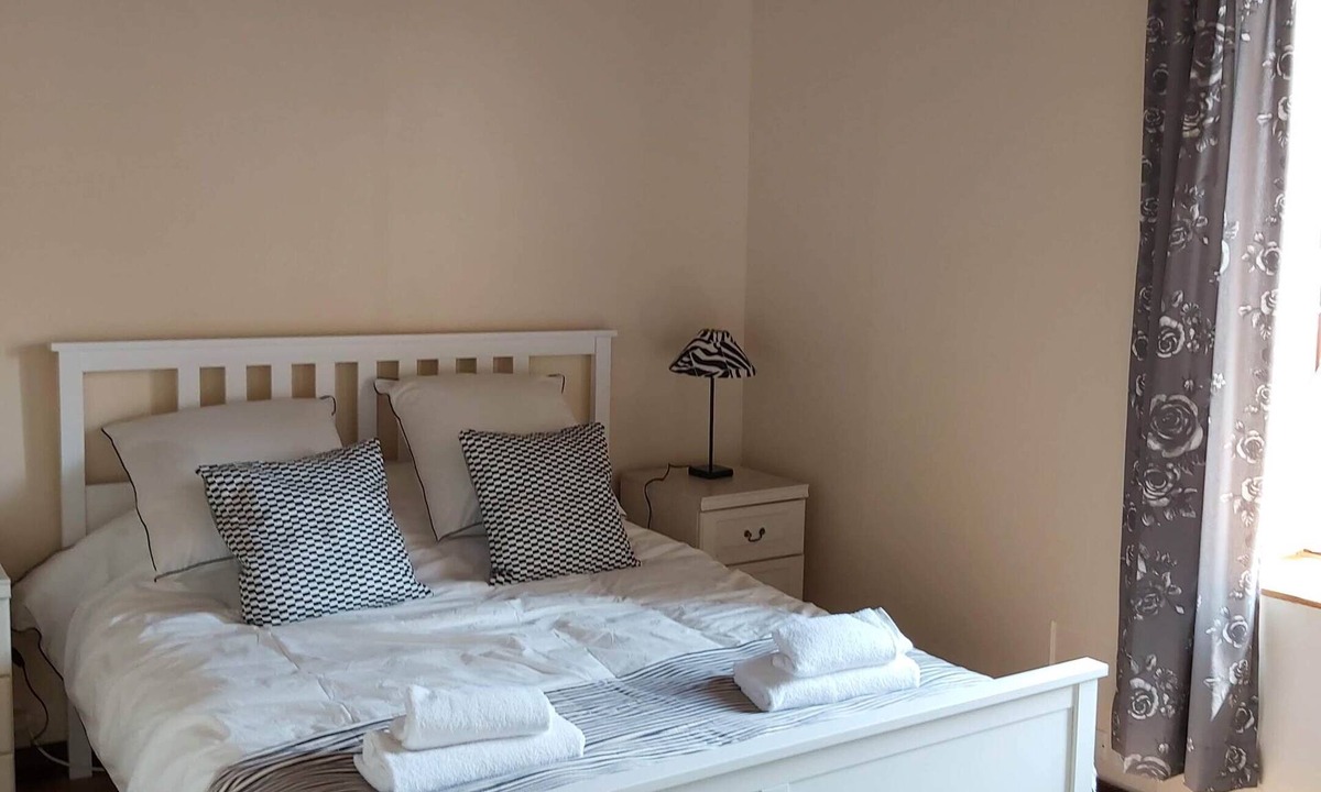 Les Champs-Geraux House | Double room-Queen-Private Bathroom-Courtyard view