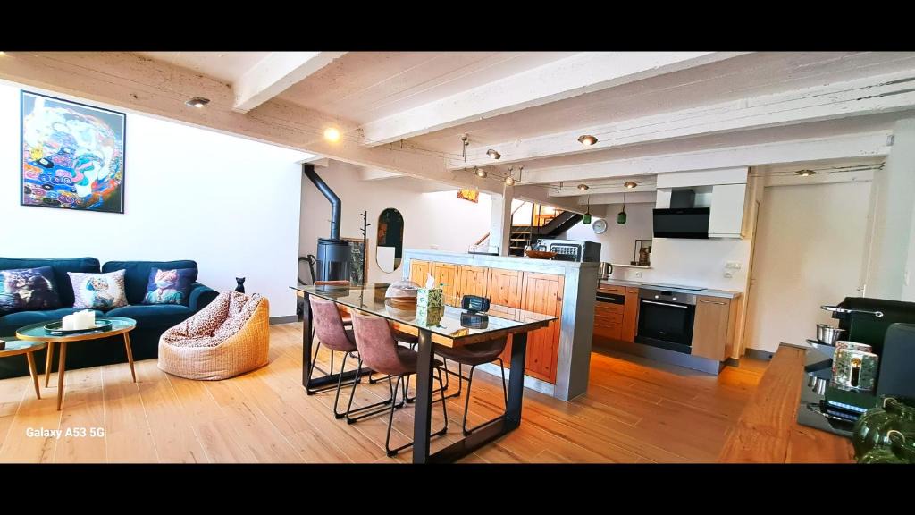 Lehon Apartment | Duplex Klimtea avec jardin et cadre verdoyant