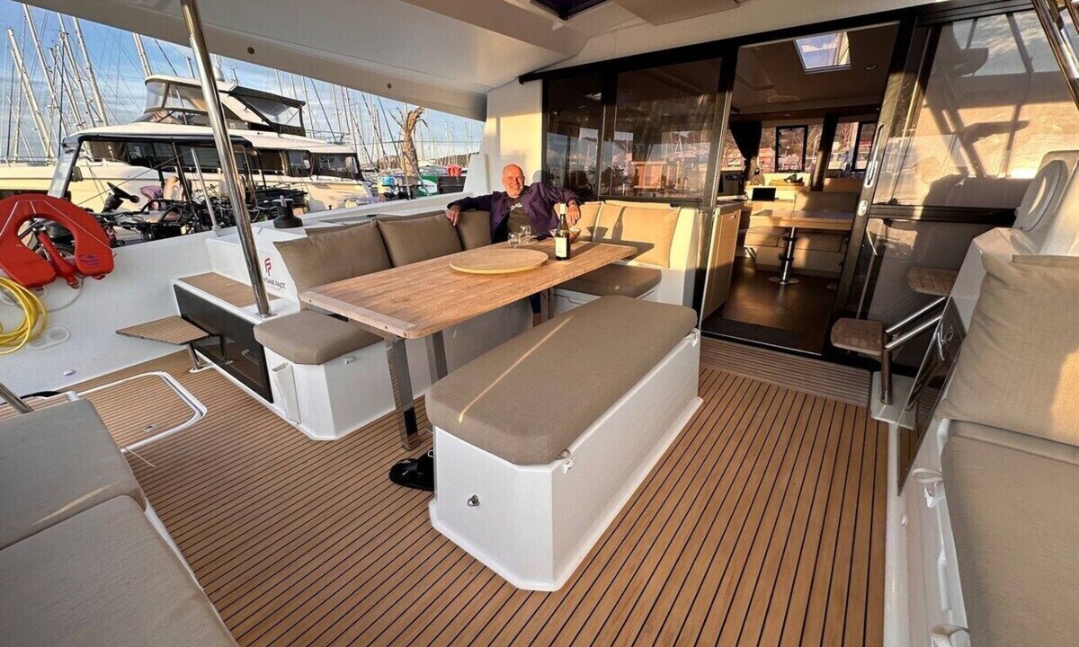 Porquerolles Boat Rental | EDEN modern catamaran for 2 to 8 p. at the dock