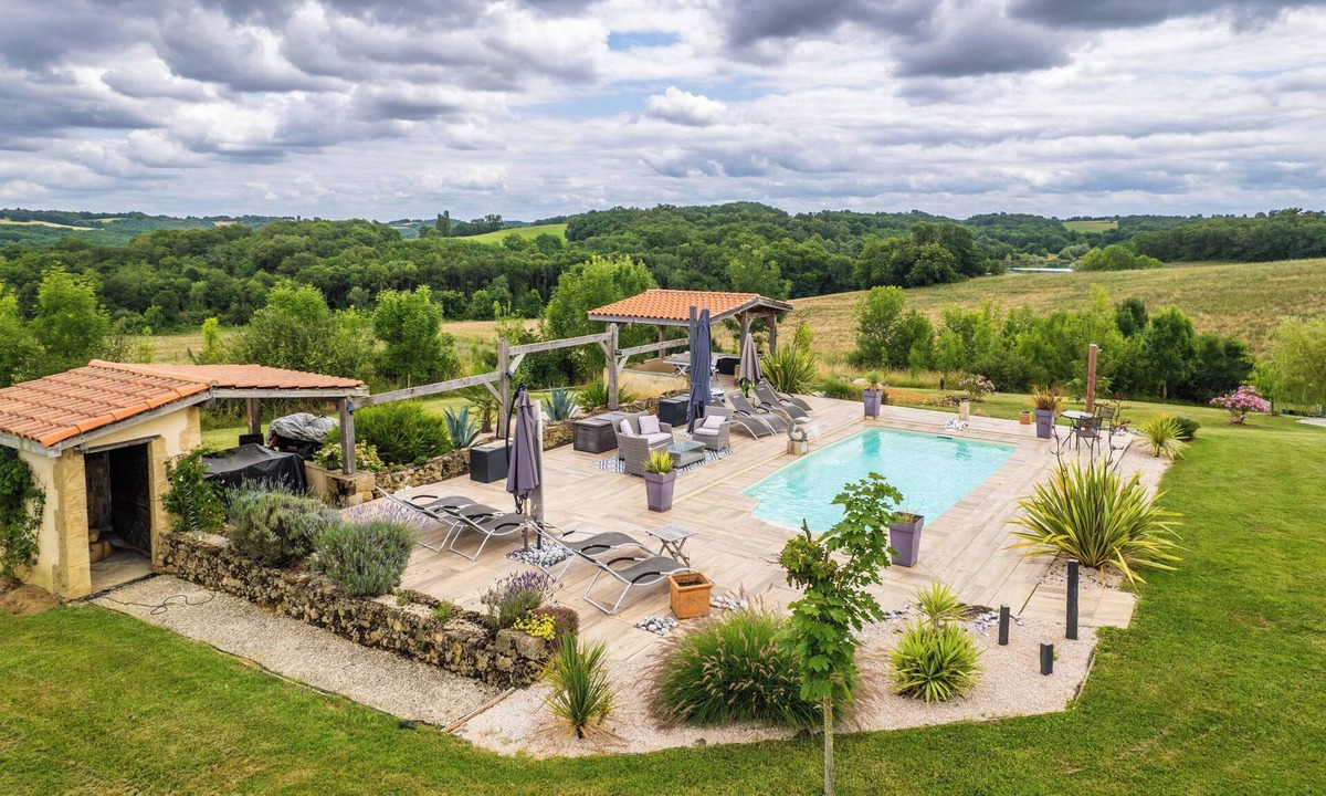 Saint-Justin House | ELEGANT CHARACTER-FILLED PROPERTY WITH STUNNING POOL