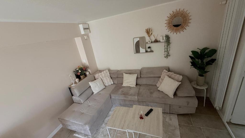 Billere Apartment | Elegant Family Apartment, Sublime Turquoise & Golden