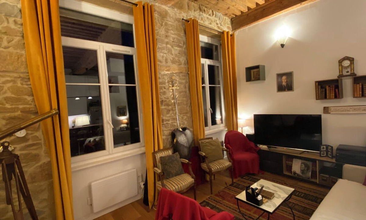 Boucle - Gros Caillou Apartment | Elegant silk worker's apartment in Croix-Rousse