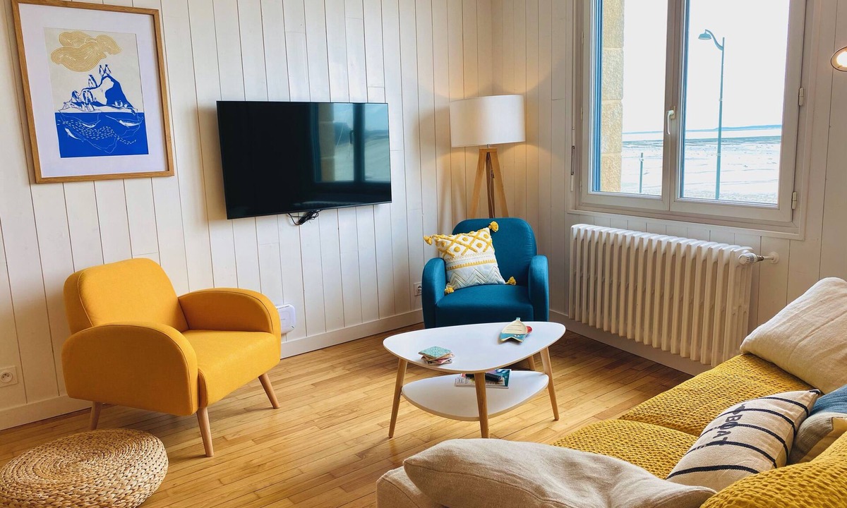 Cancale Apartment | Emeraude Appart. 100% renovated, wide view of Mont Saint-Michel Bay