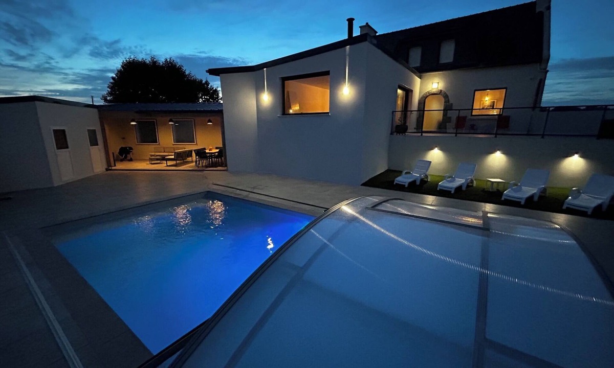 Landivisiau House | Entre Terre et Mer Maion family 12/14 persons with heated pool and dome