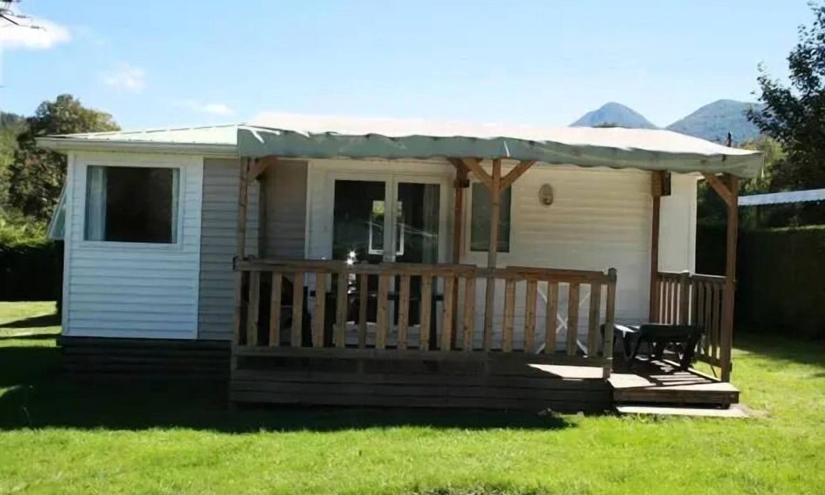 Oust House | ERCE MOBILE HOME with covered patio, 2 bathrooms, sleeps 4