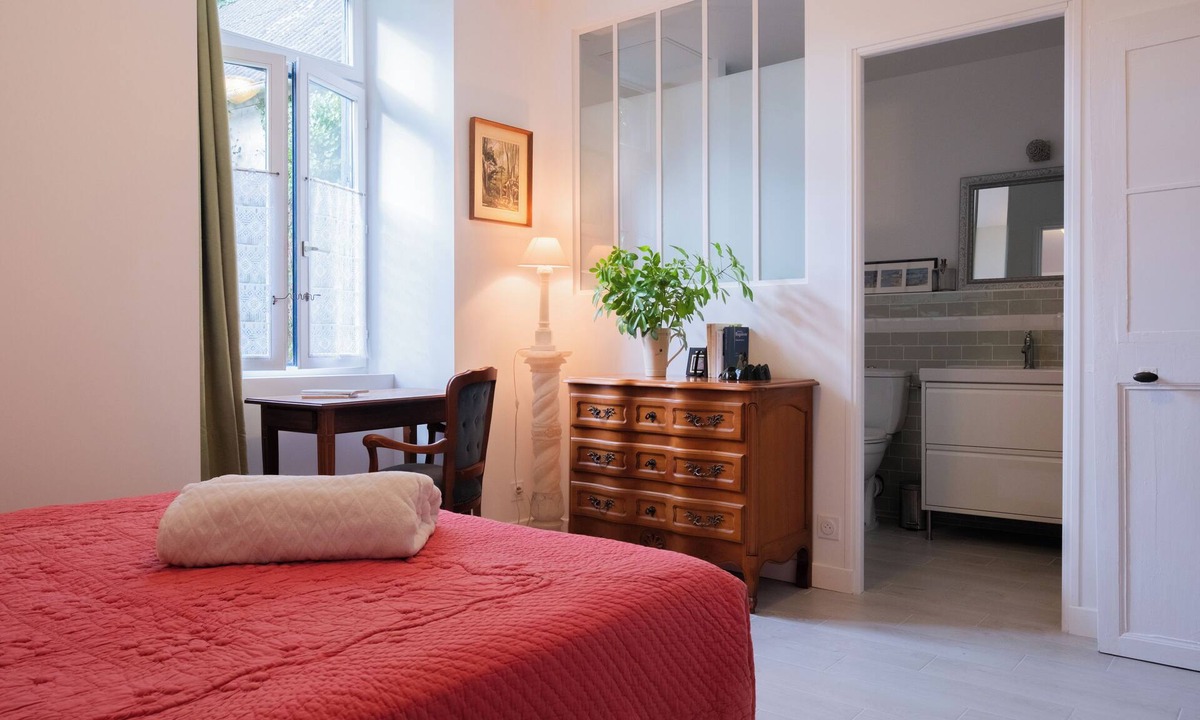 Pontrieux Bed & Breakfast | ESCALE BLEUE Private guest room with bathroom & lounge in 1930s boutique