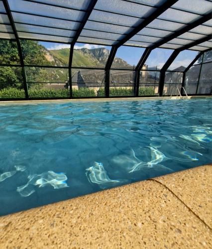 Bielle Apartment | Escapade Montagne en Famille, appartement cosy avec piscine couverte