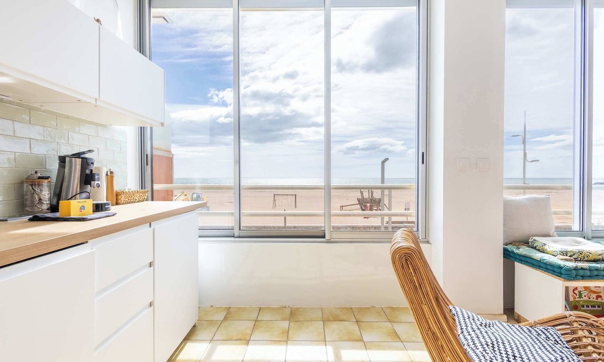 Valras-Plage Apartment | Exceptional sea view - Town center - Walk everywhere