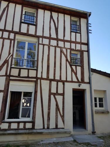 Chalons-en-Champagne Apartment | F4 dans maison au calme près du centre de Chalons en champagne
