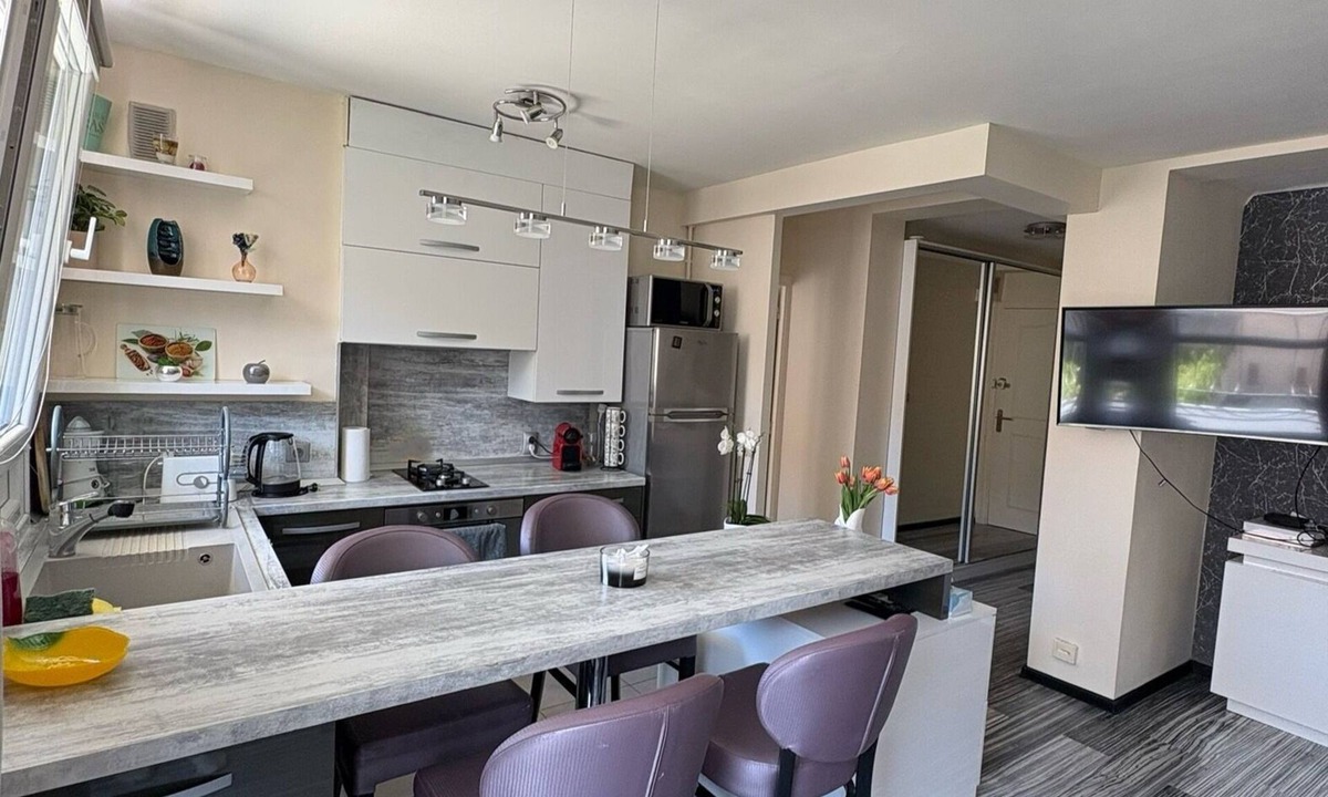 Riquier Apartment | Fabulous 1-bedroom apartment with AC in vibrant Nice