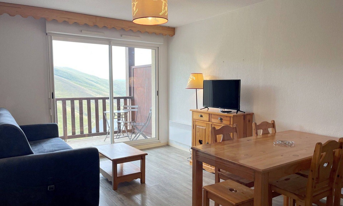 Gouaux-de-Larboust Apartment | Family apartment near slopes with balcony and Spassio access