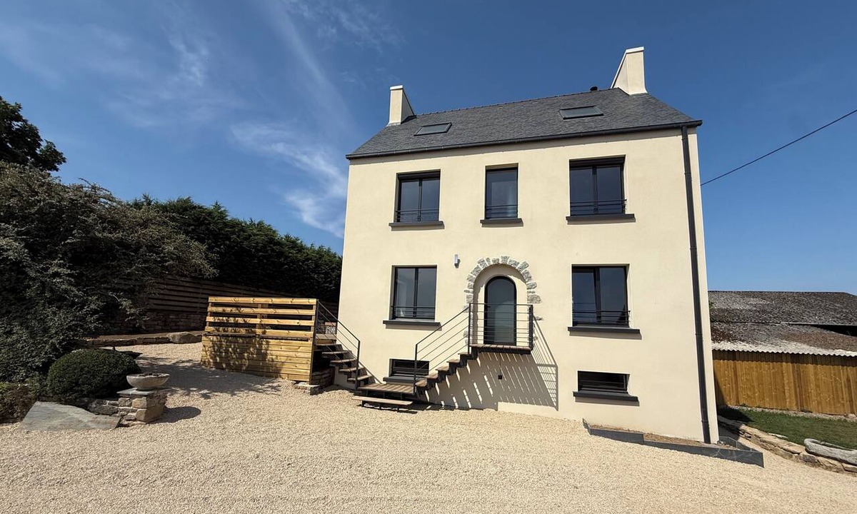 Plouzevede House | Family home for 8–10 people Garden North Coast of Finistère