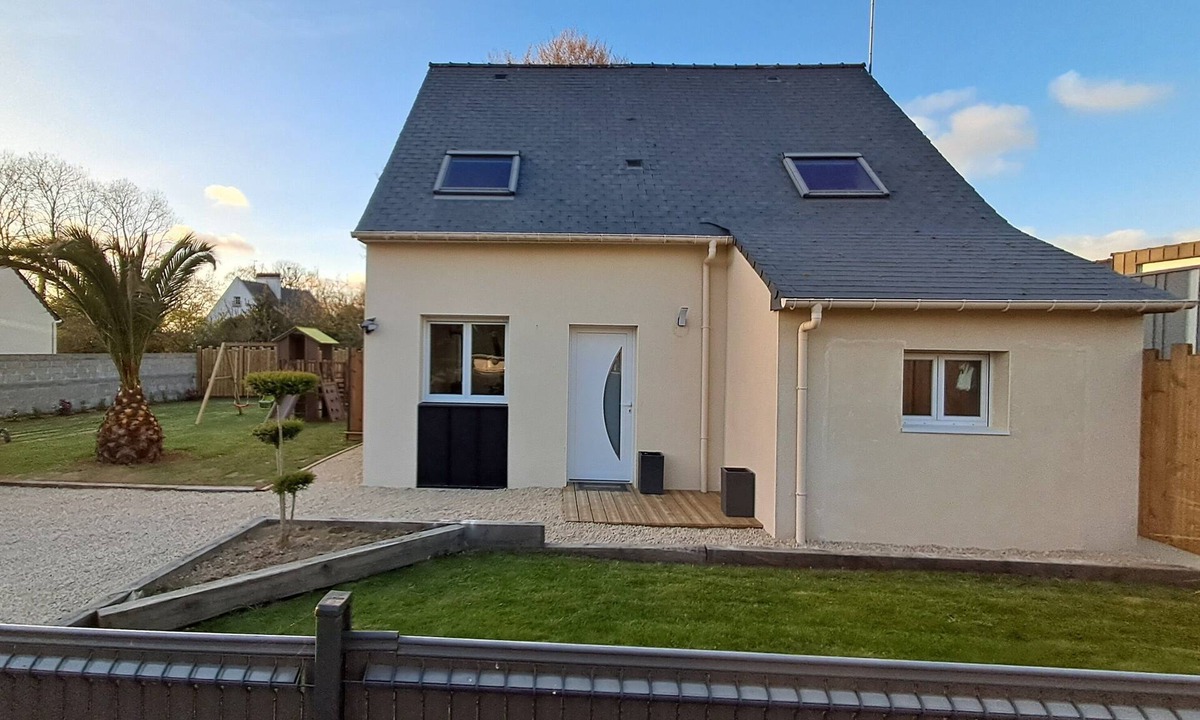Ploubezre House | Family home with spa, near granit rose