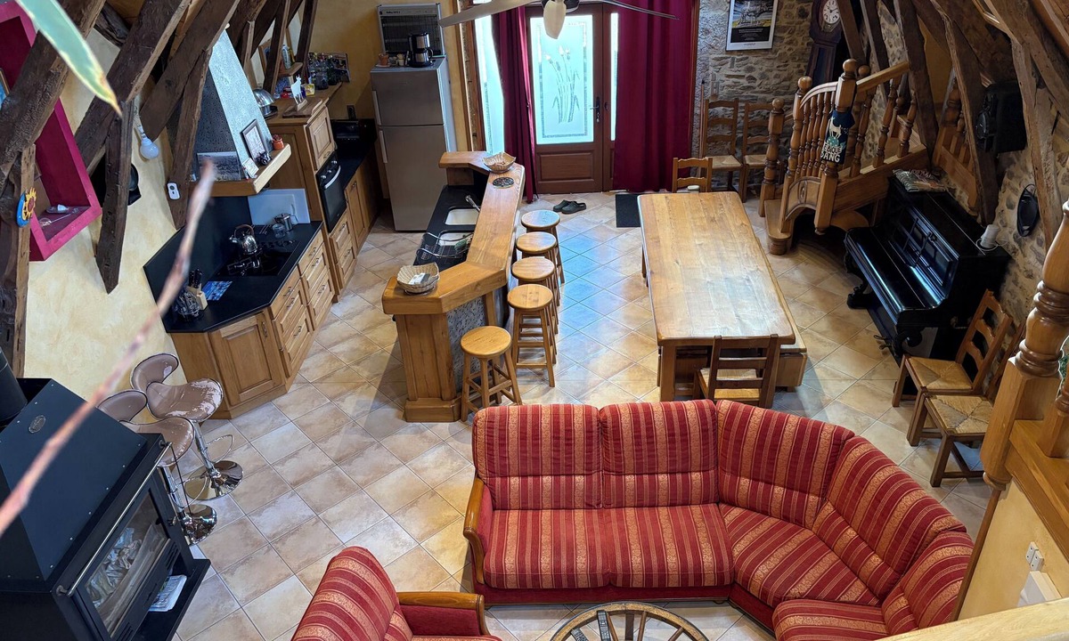 Castelnau-de-Mandailles House | Farmstay on the outskirts of L'Aubrac. A fully restored, comfortable former barn