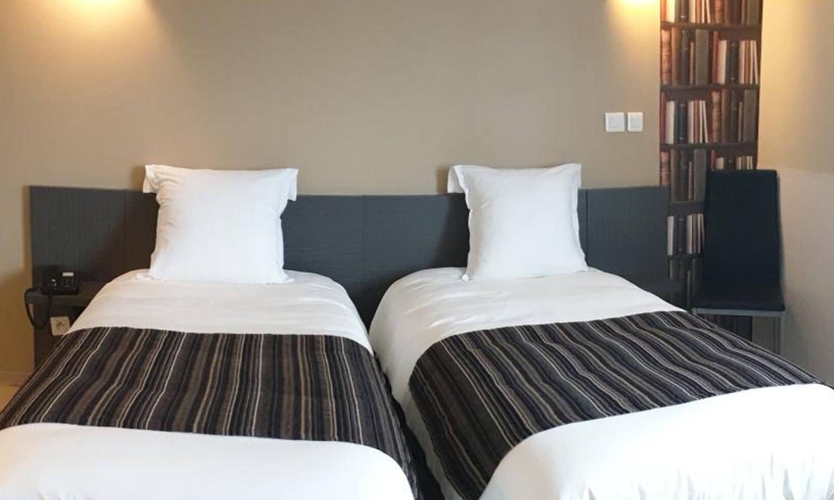 Dun-sur-Meuse Hotel | FASTHOTEL LE RALE DES GENETS - Un hôtel FH COLLECTION