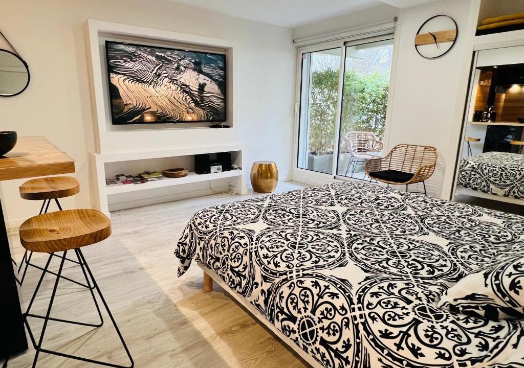Quartier Administrations Apartment | Feel@Home Nemausus « Le 42 »