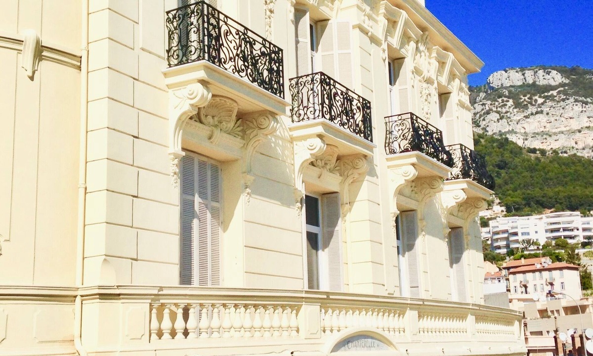 Beausoleil Apartment | Flat in Beausoleil, Monaco for 2-4 people with sea view terrace & paying parking