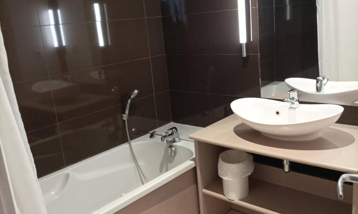Jausiers Apartment | Floor -1, view valley, swimming pool, hammam, terrace, parking, tv, 27m², Pra Loup