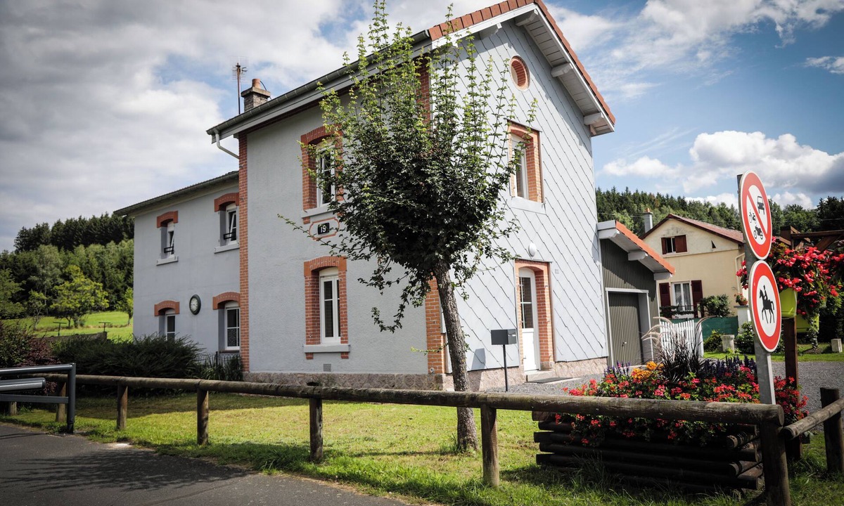 Ban-sur-Meurthe-Clefcy House | Former small railway station, rated 3*, sleeps 8, on the edge of a greenway