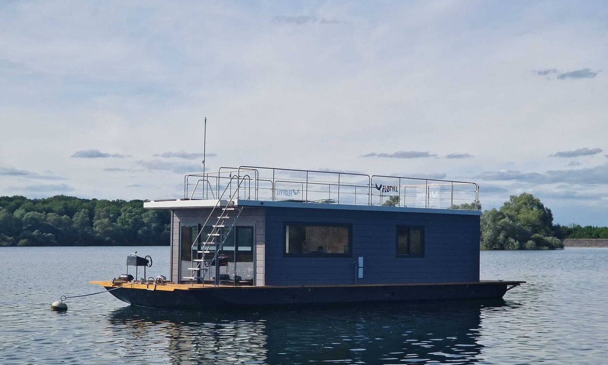 Eclaron-Braucourt-Sainte-Liviere Boat Rental | Panoramic electric boat, sail on the Lac du Der without a license. Nemours