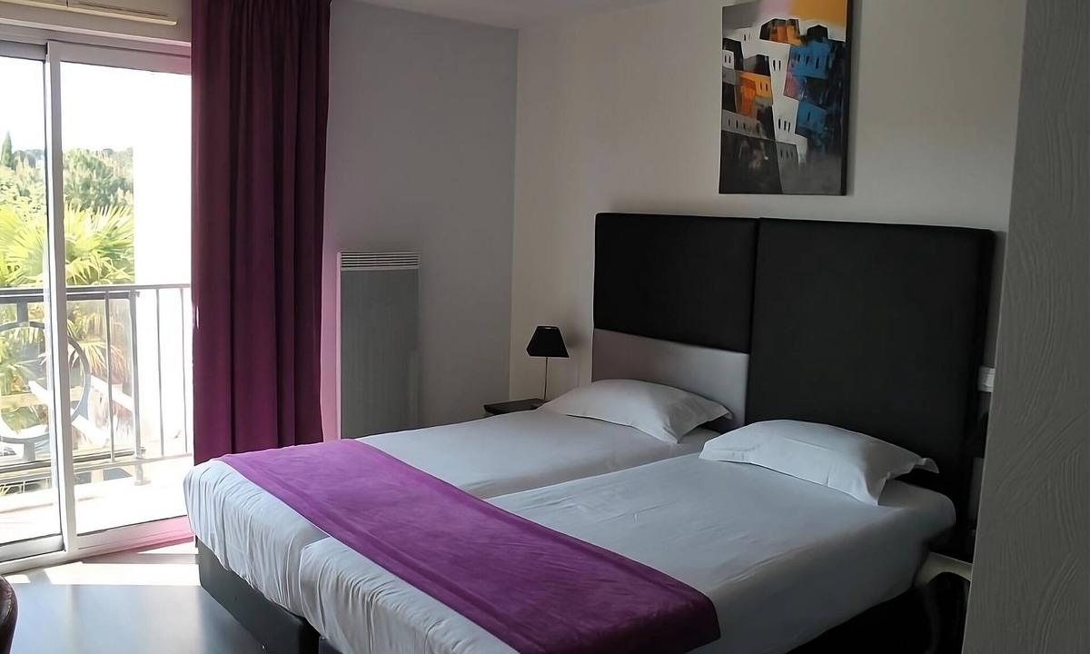 La Baule-Escoublac Hotel | French Coastal Family Stay | 2.5mi to Parc Dryades And Cycling Paths