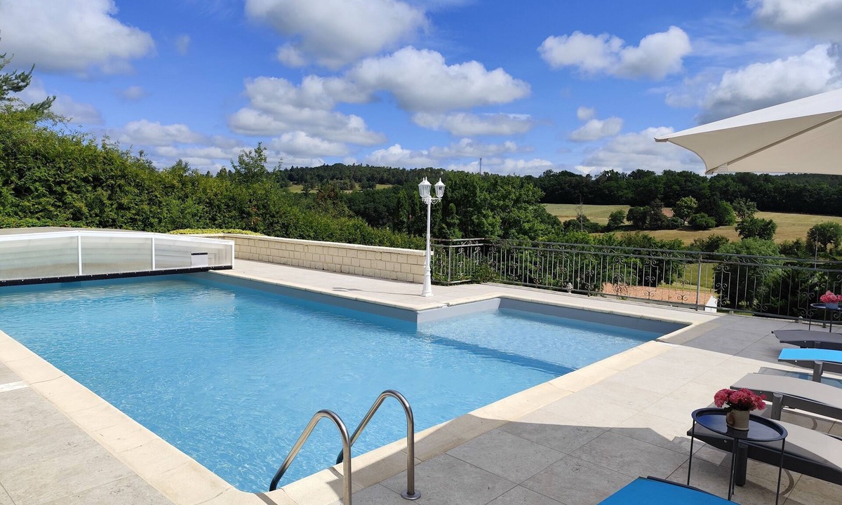 Sainte-Marie-de-Chignac House | Friendly family home in a region of 1000 castles