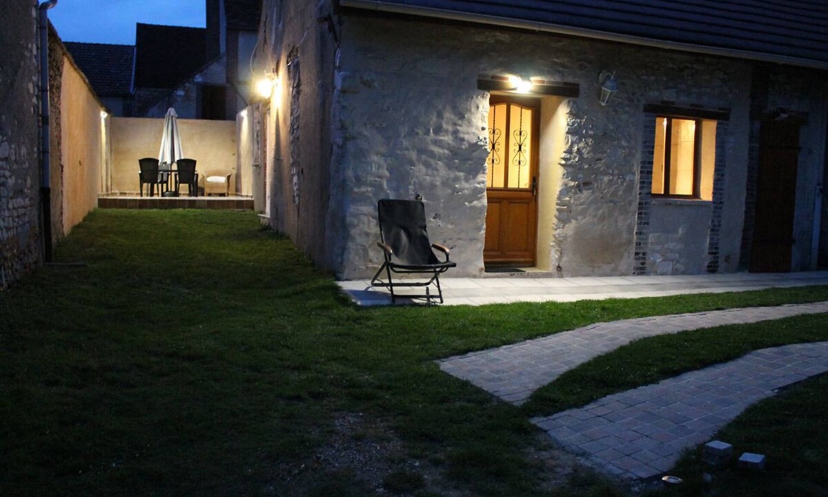 Bellechaume House | Fully-equipped, lively house with West Indian caterer in Burgundy near Chablis